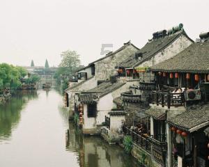 身中四枪、从悬崖跳下都没死，上将叶飞到底有何来头？